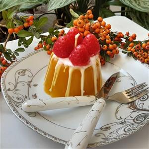 شمع کیک خوشمزه کاراملی دررنگ بندی دلخواه شماقابل اجراس