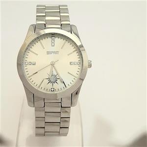 ساعت مچی  اسپریت  esprit  زنانه  فلزی  رنگ ثابت  موتور  ژاپنآکبند  نگین  دار رنگ سیلور ساعت عبدی