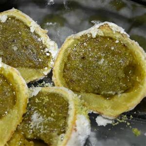 قطاب یزدی پسته ای خانگی کاملا طبیعی نیم کیلویی