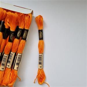 نخ گلدوزی پنگوئن چین جنس کتان رنگ پرتقالی  کد 740