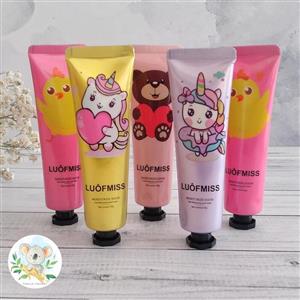 کرم آبرسان فانتزی دست 5عددی طرح بچگانه مناسب برای جلوگیری از خشکی پوست در پاییز و زمستان