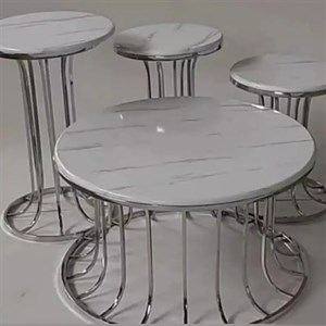 جلومبلی عسلی قهوه خوری پاف مدل ستونی رنگ کروم نقره ای
