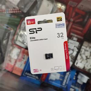 مموری 32 گیگ سیلیکون پاور همراه با  العمر