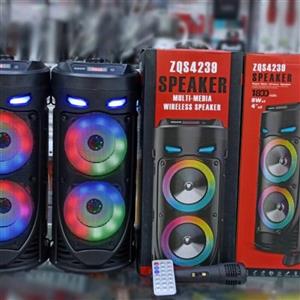 اسپیکر بلندگو شارژی سایز بزرگ\nانواع مراسمات مداحی جشن ها دورهمی‌ها ....\nبلوتوث / USB / رادیو\nدارای میکروفن و کنترل\n