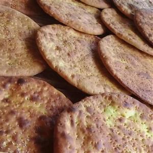 نان محلی نزیک سنتی با مغز حلواگردویی بسته 10 عددی (سفارش سه بسته )