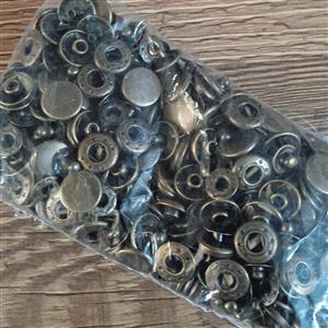 دکمه چهار پارچه میانه بسته صد عددی رنگ برنز