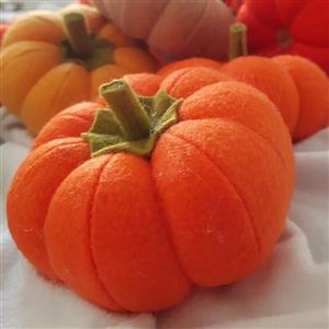 کدوی نمدی. تزیینات یلدایی. کدوی شب یلدا .  مناسب دکور آشپزخونه یا استفاده برای جاسوزنی