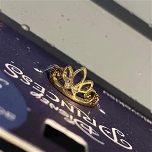 گوشواره ی تاج\nایرکاف\nبسیار زیبا\nرنگ ثابت \nضد حساسیت\n