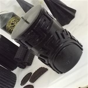 شمع مشکی ورساچه برجسته