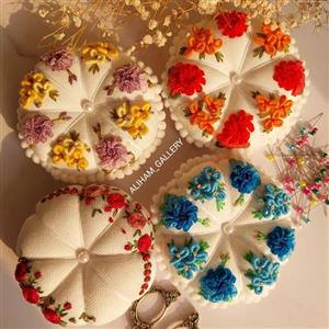 جاسوزنی گلدوزی شده در طرح و رنگ متنوع