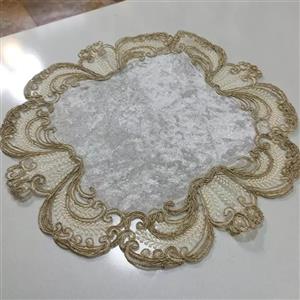 رومیزی مربع مناسب برای شب یلدا مخمل زرشکی و دانتل ترک