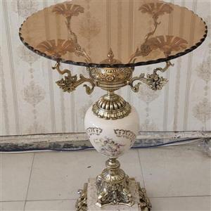 میز خاطره یا میز تلفن برنزی