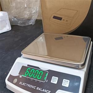 ترازو  6کیلو بادقت یک دهم دارای قطعه شمار  کیل اسکیل