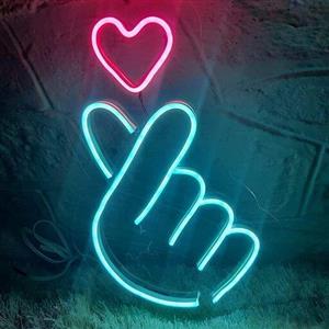 تابلو نئون طرح finger heart 2
