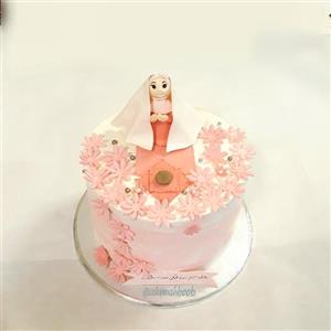 کیک جشن تکلیف دخترونه صورتی با عروسک فوندانت خوراکی
