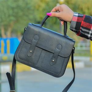کیف دوشی دخترانه چرم طبیعی زنانه مشکی شیک و ساده و مینیمال ترند کیف دستی
