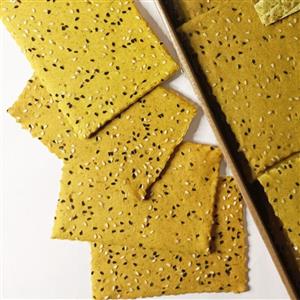 نان خشک با طعم ماست و موسیر