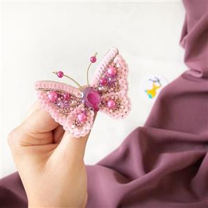 سنجاق سینه جواهردوزی پروانه صورتی