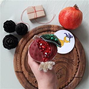 سنجاق سینه جواهردوزی انار یلدایی
