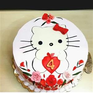 کیک تولد دخترانه کیتی کت خامه ای با تزیین خمیر خوراکی