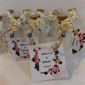 گیفت نبات همراه با اتیکت طراحی شده نام عروس و داماد