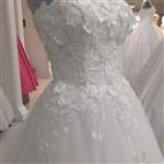 لباس عروس دکلته مدل اروپایی ،گل برجسته، دنباله دار ، سایز 34 و 36