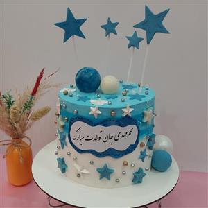 کیک اسفنجی وانیلی  مدرن تولد با فوندانت و گوی شکلاتی  وزن 1300 کیلوگرم ( فیلینگ نوتلا و موز و گردو)