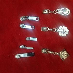 سرزیپ های فانتزی \nرنگ طلایی و نقره ای\nنمره 5\nرنگ ثابت\n