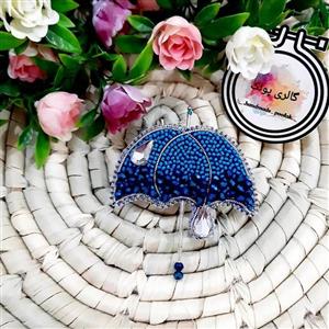 سنجاق سینه جواهردوزی شده طرح چتر آبی