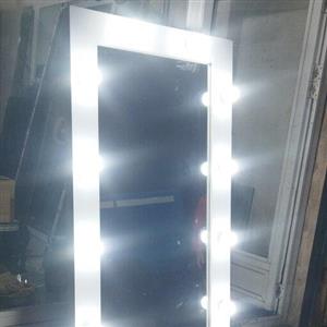 قاب آینه قدی چراغدار سایز 80×180سانت با یک سال تضمین کیفیت جنس ام دی اف درجه یک دارایپشتیپسکرایه