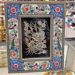 تابلو دورنقاشی خاتم کاری با پلاک مسی قلمزنی سایز 23×28 