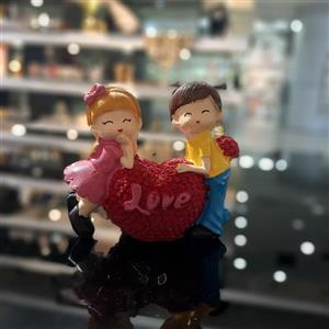 مجسمه دختر و پسر لاو