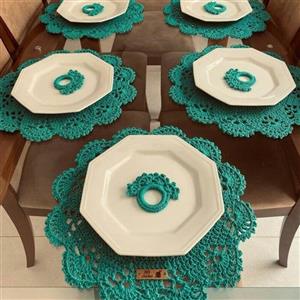 زیر بشقابی بافتنی . حداقل سفارش چهار عدد . در رنگ های مختلف