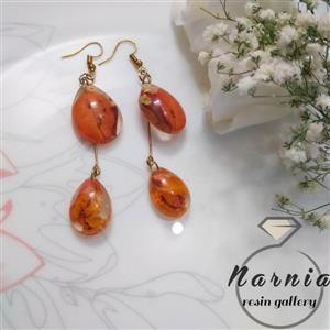 گوشواره رزینی تم پاییزی ساخته شده با گل طبیعی نارنیا گالری