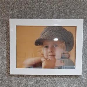 قاب عکس سفید ساده حاشیه2 سانت30در20کد 353عکس رایگان