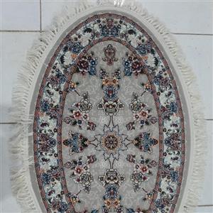 قالیچه بیضی اصل 700 شانه 80 سانت در یک متر و 20 سانت افشان گلپری فیلی تراکم 2550 صددرصد نخ اکریلیک