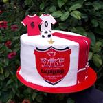 کیک تولد فوتبالی پرسپولیسی خامه ای با دکور فوندانت