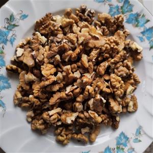 مغز گردو سفید درجه دو محصول امسالی خوانسار ( نیم کیلویی )