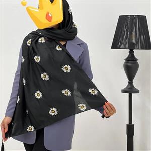 شال نخی تک رنگ مشکی با طرح گل بابونه