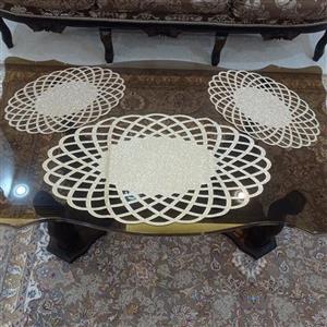 رومیزی بیضی اکلیلی چرمی با آستر نمدی سه تکه مدل ماهواره ای طلایی و نقره‌ای