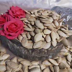 تخمه کدو خام درجه یک پر  و یک دست ارگانیک یک کیلویی امساله