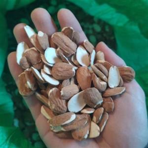 مغز بادام آذر شکسته بدون تلخی و خرد شدگی (500 گرمی)