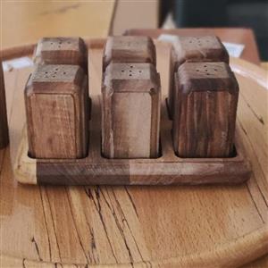 ست 6 عددی نمکدان های چوبی چهار گوش جذاب