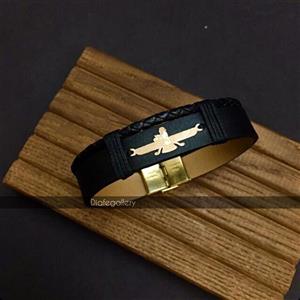 دستبندچرم فروهر پلاک نقره آبکاری طلا. چرم طبیعی  با گیس بافت سایز قابل تنظیم