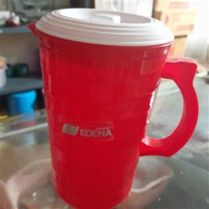 پارچ پلاستیکی قرمز