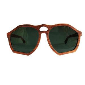 عینک چوبی آفتابی طرح مانوپیک