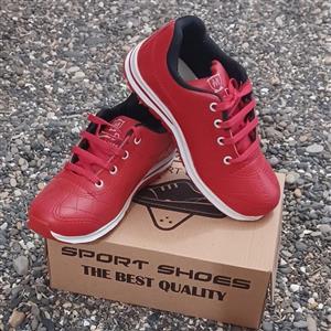 کتانی ورزشی بچه گانه رویه چرم بسیار مقاوم در دو رنگ قرمز سرمه ای