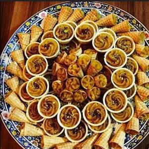 سینی میکس حلوا و خرما و گردو