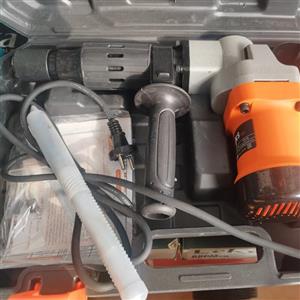 چکش تخریب هیلتی 7 کیلویی برند مکس همراه مته و 