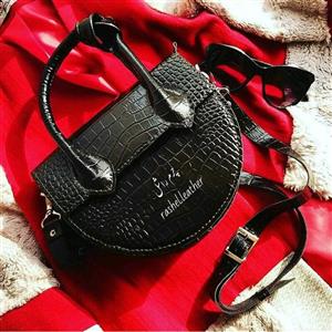 کیف زنانه چرم نیم دایره